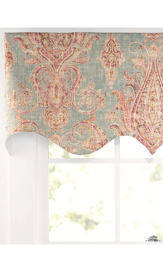 Made to measure board mounted scalloped valance