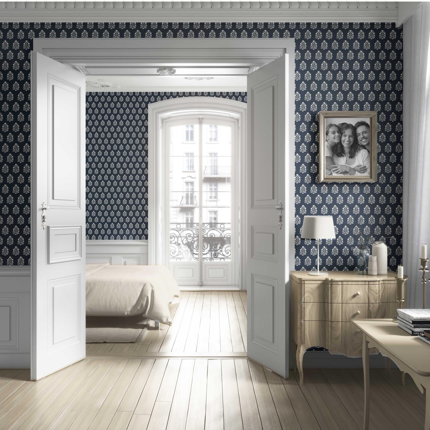 Vintage-Inspired Botanical Floral Block Print Living Room Wallpaper (Navy Blue/ White)